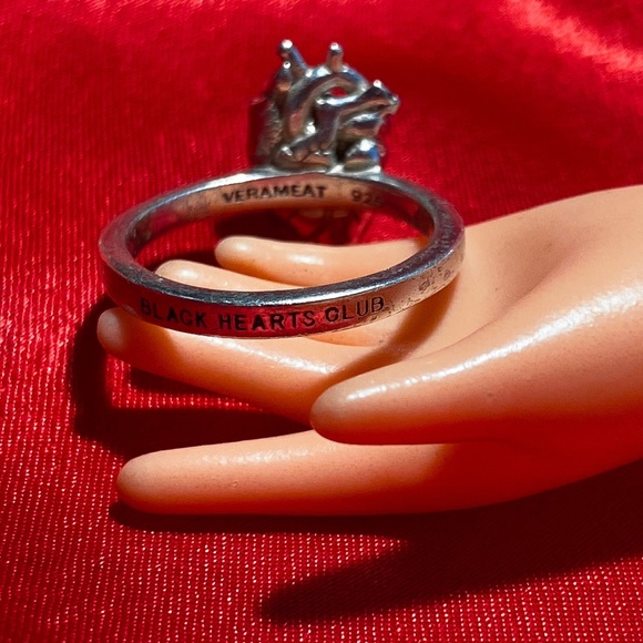 VERAMEAT 🖤 BLACK HEARTS CLUB RING - Picture 2 of 3